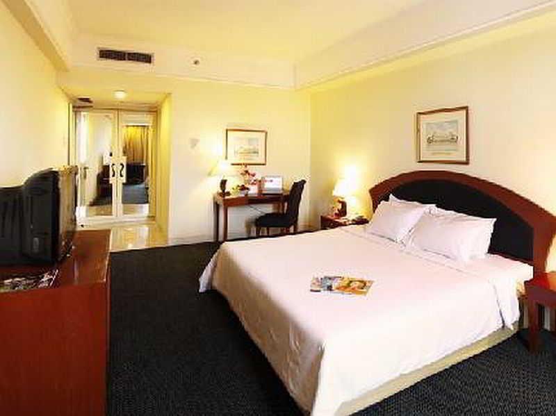Arcadia Surabaya Hotel Exterior foto