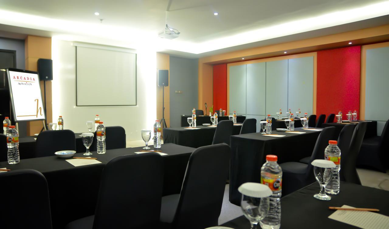Arcadia Surabaya Hotel Exterior foto
