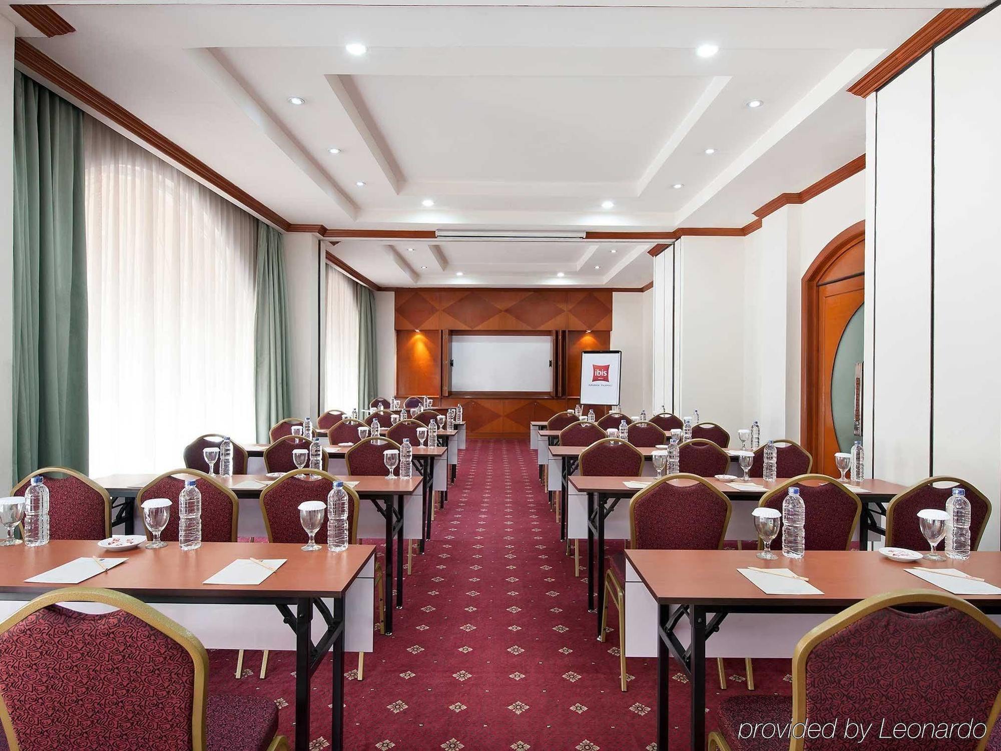 Arcadia Surabaya Hotel Exterior foto