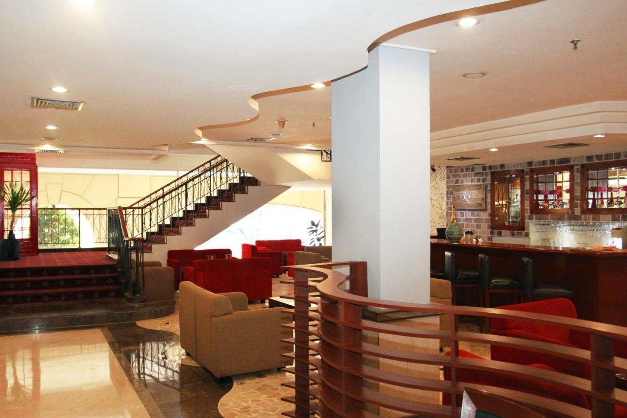 Arcadia Surabaya Hotel Exterior foto